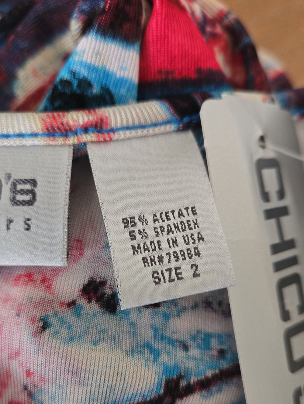 NWT! CHICOS V-Neck Long Sleeve Top - Picture 7 of 7